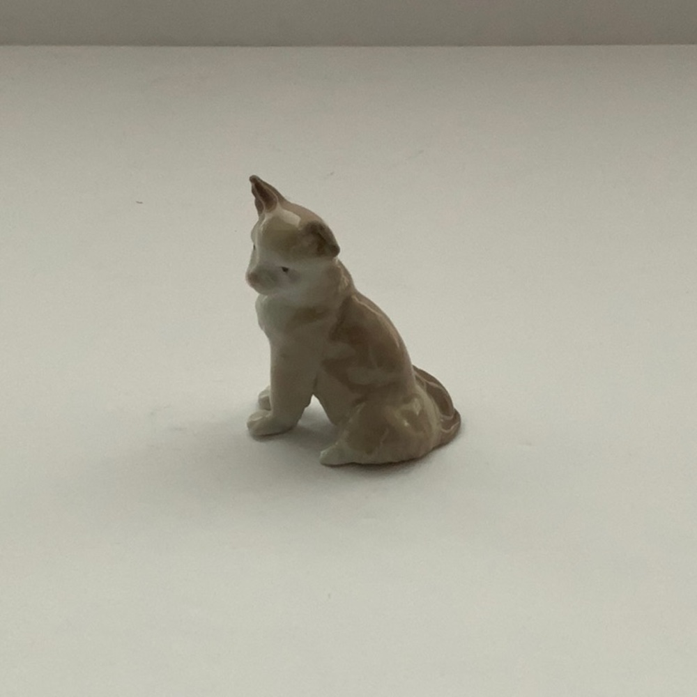 Lladro Figurine #5308 Miniature Cat